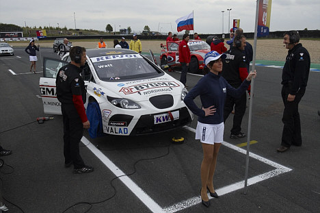 Jason Watt's SEAT Leon klar til start på race 2.